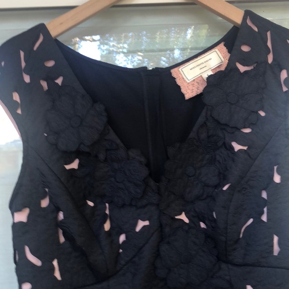 Moulinette Souers Black Cut-Out Floral Appliqué Holiday Cocktail Dress - Picture 6 of 10